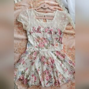 Authentic Liz Lisa Floral Lace Top